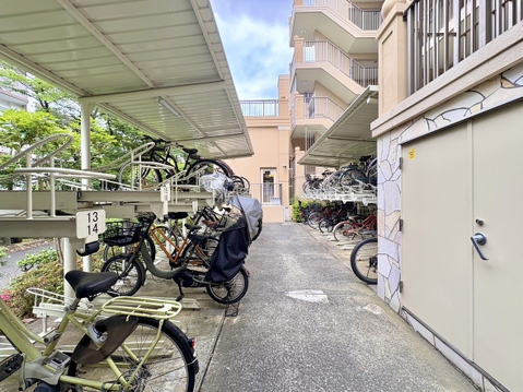 ペット２匹飼育可です♪駐車場専用使用権有(無償です)