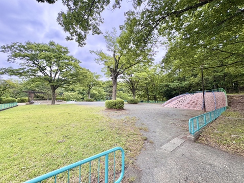 隣地の公園です♪