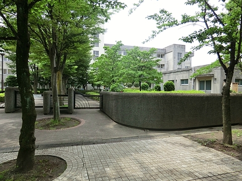 多摩市立西落合小学校まで約290m