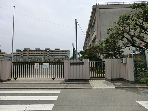 川崎市立下布田小学校まで約220m