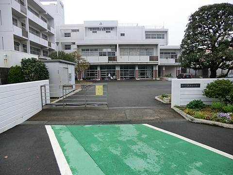 横浜市立栗田谷中学校まで約1500m