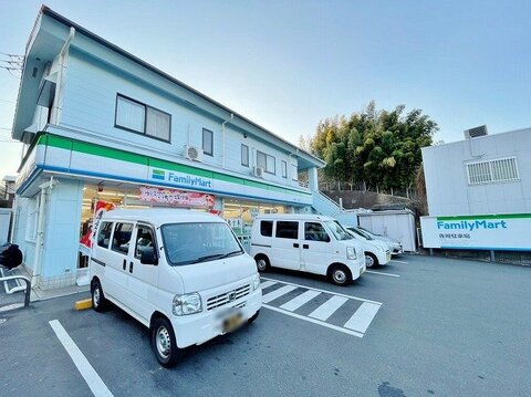 ファミリーマート　川崎新作二丁目店　距離約1100m
