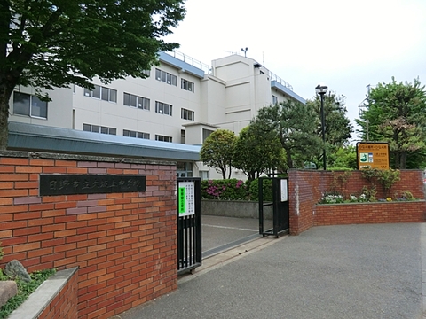 日野市立大坂上中学校　距離約500m