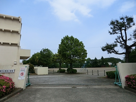 多摩市立貝取小学校まで約1100m