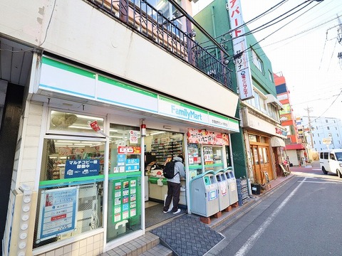 ファミリーマート　衣屋読売ランド駅前店　距離約170m