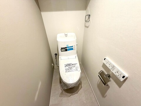 清潔感のあるシンプルなトイレ空間です
