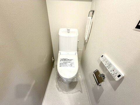 清潔感のあるトイレの室内写真です