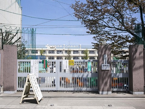 世田谷区立経堂小学校　距離約750m
