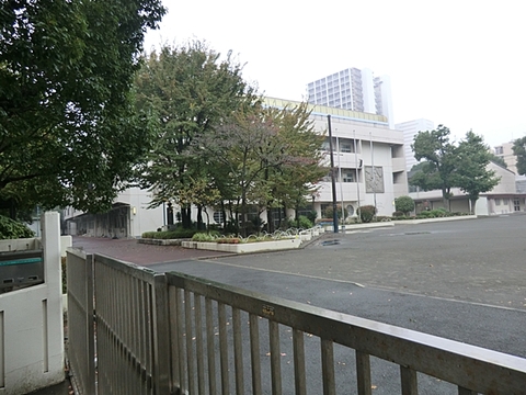 横浜市立神奈川小学校　距離約900m