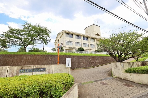 多摩市立鶴牧中学校まで約1300m