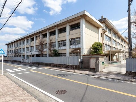川崎市立稲田中学校　距離約600m