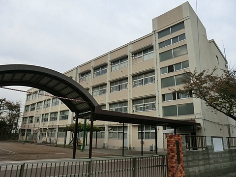 横浜市立駒岡小学校　距離約1080m