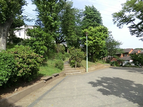 津田山公園　距離約1400m