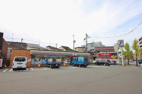 セブンイレブン　川崎馬絹神社前店　距離約150m