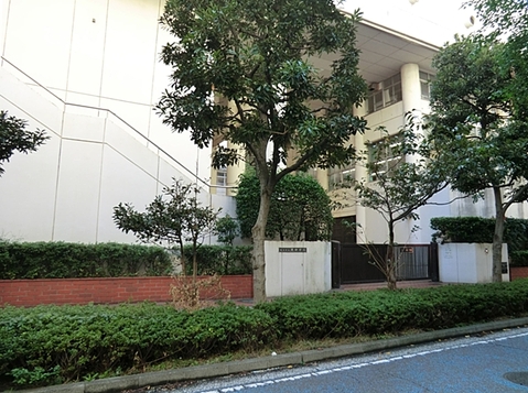 横浜市立港中学校まで約2200m