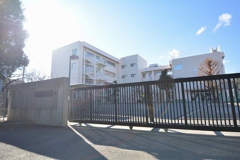 調布市立杉森小学校　距離約660m