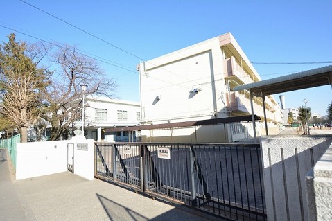 調布市立第三中学校　距離約590m