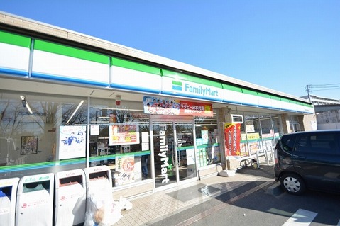 ファミリーマート　調布日活撮影所前店　距離約250m