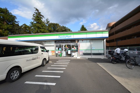 ファミリーマート　中央林間西六丁目店まで約20m