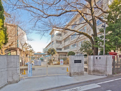 川崎市立三田小学校　距離約600m