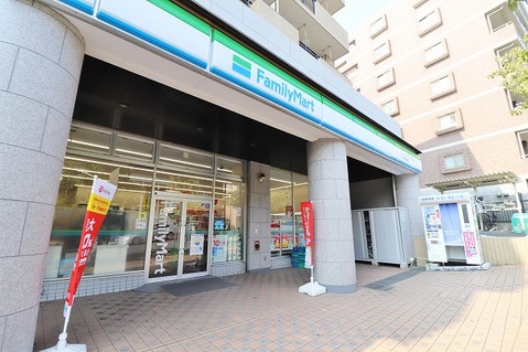 ファミリーマート　市が尾駅前店　距離約600m