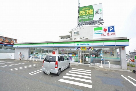 ファミリーマート　川崎鷺沼店　距離約350m