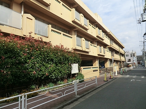 横浜市立末吉小学校　距離約500m