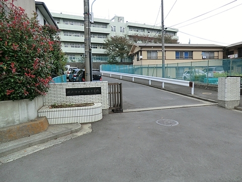 横浜市立東鴨居中学校　距離約1000m