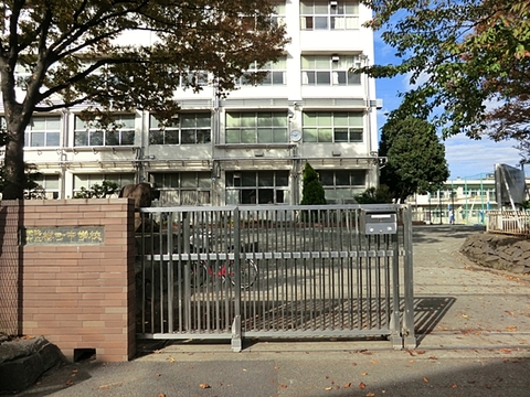 横浜市立樽町中学校　距離約1300m