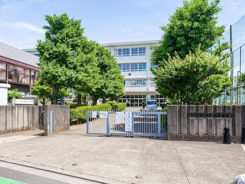 狛江市立狛江第四中学校　距離約250m