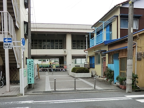 横浜市立平沼小学校まで約550m
