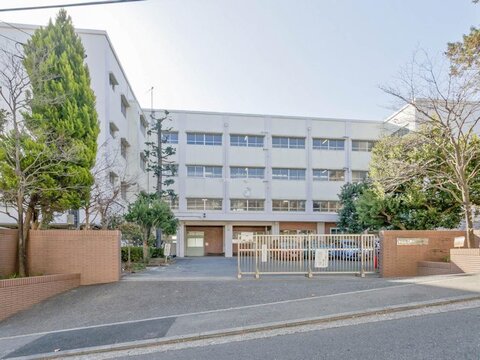横浜市立青葉台中学校　距離約300m