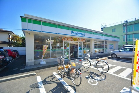 ファミリーマート　版画美術館入口店　距離約350m