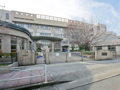 川崎市立稲田小学校　距離約400m