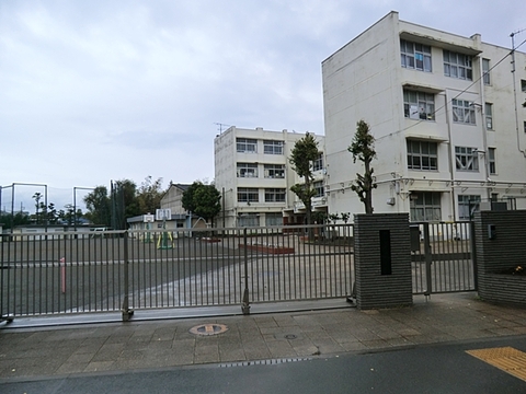 横浜市立勝田小学校　距離約400m