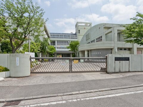 横浜市立荏田西小学校　距離約1000m