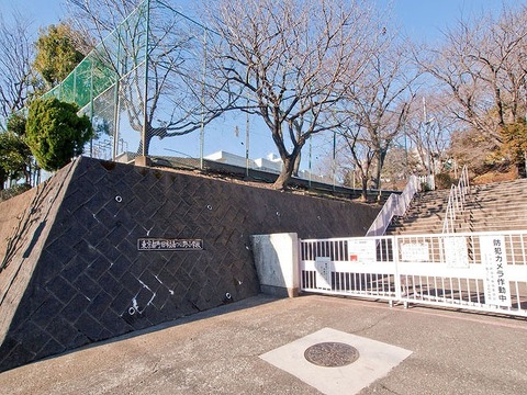 町田市立南つくし野小学校　距離約600m