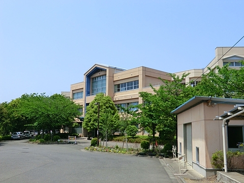 八王子市立松木中学校まで約750m