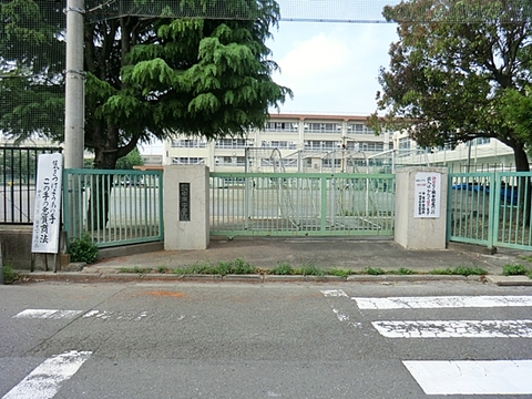 川崎市立中原中学校　距離約200m