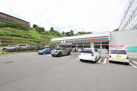 セブンイレブン　多摩山王下1丁目店　距離約750m