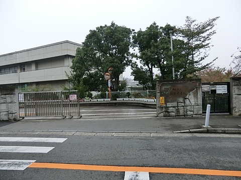 横浜市立松本中学校まで約900m