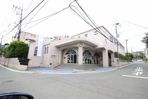 長津田幼稚園　距離約400m