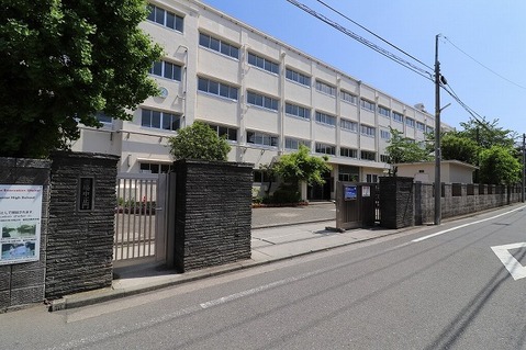 横浜市立市場中学校　距離約1100m