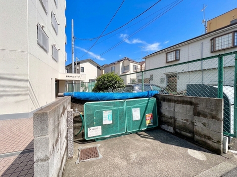 敷地内のゴミ置き場の様子です
