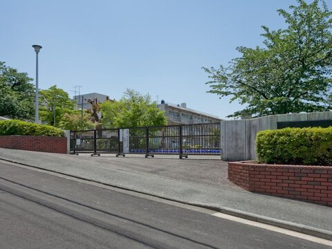横浜市立あざみ野第二小学校　距離約750m