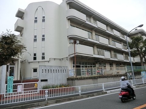 横浜市立宮谷小学校まで約500m