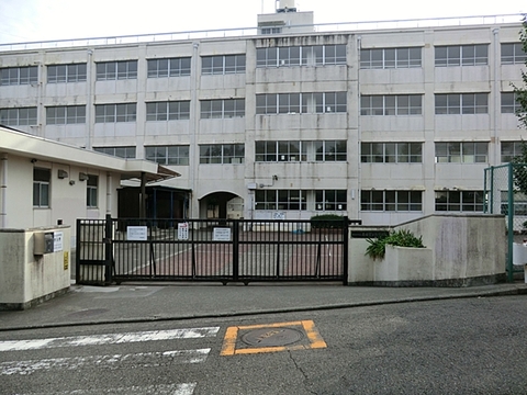 横浜市立南希望が丘中学校まで約1400m