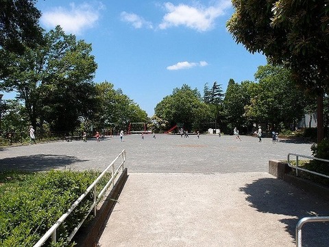 市ヶ尾下根公園まで約230m