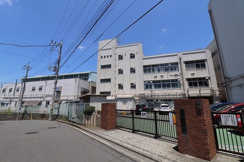 横浜市立青葉台小学校　距離約700m
