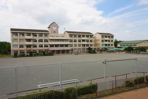 八王子市立愛宕小学校まで約140m